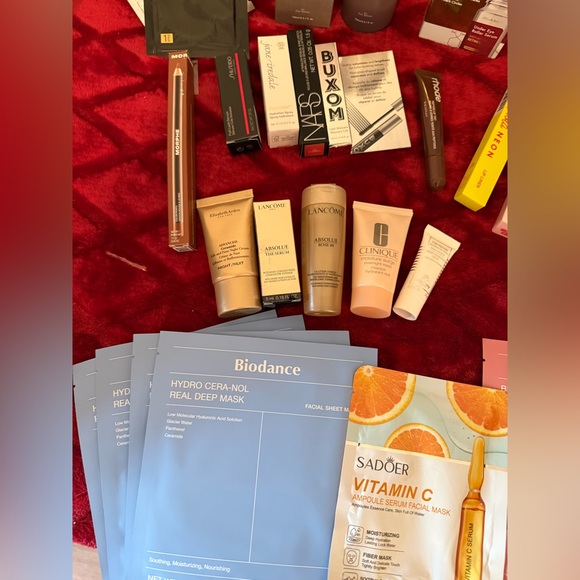 Assorted Skincare and Makeup Collection Prada, Gucci, Skin and much more - Picture 7 of 8